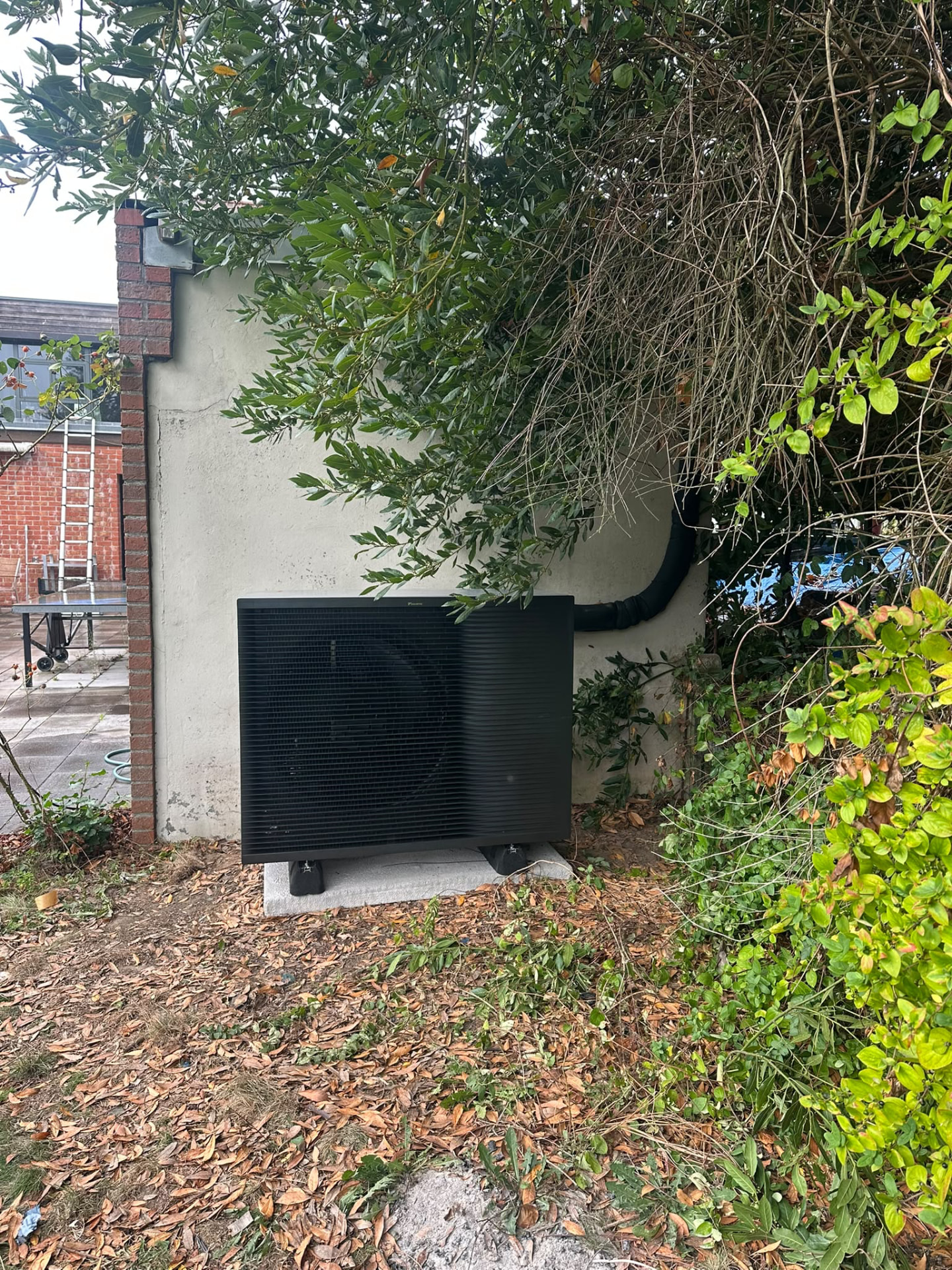 Installation PAC air-eau Daikin — Unité extérieure