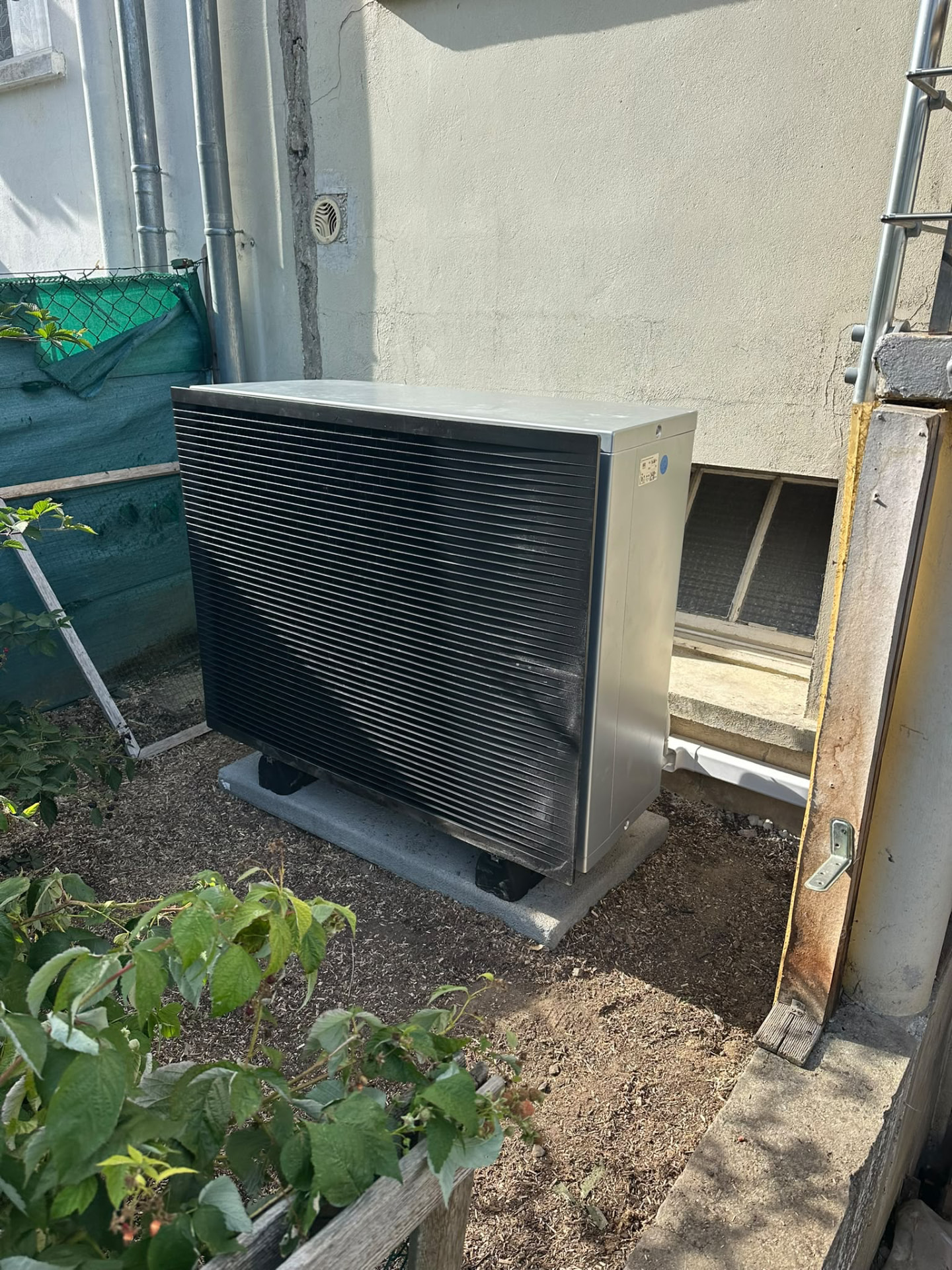Installation PAC air-eau Daikin — Unité extérieure